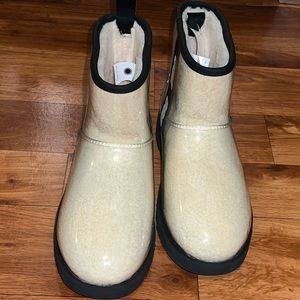 Womens UGG® Classic Clear Mini II Boot - Natural / Black size 11.5